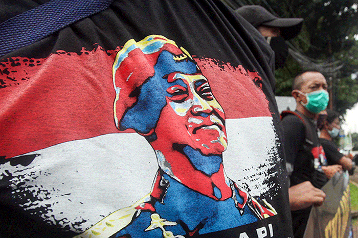 Sejumlah masyarakat yang tergabung dalam Barisan Rakyat Andika Presiden Indonesia melakukan deklarasi mendukung Panglima TNI Andika Perkasa Jadi Presiden 2024.