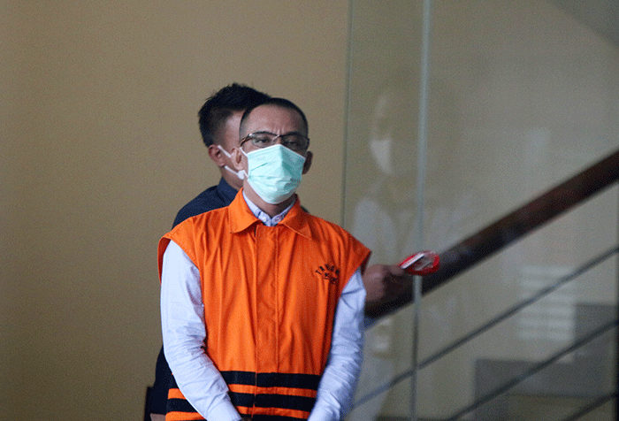 Mantan anggota DPRD Muara Enim 2014-2019, Agus Firmansyah usai menjalani pemeriksaan lanjutan di Gedung Merah Putih KPK, Jakarta, Kamis (3/2/2022).
