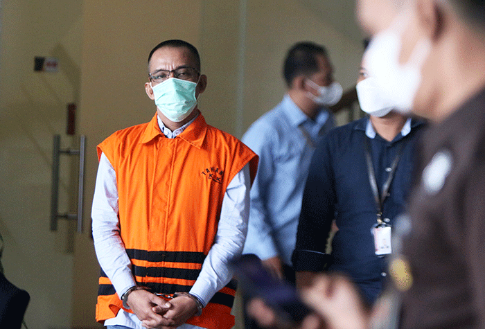 Mantan anggota DPRD Muara Enim 2014-2019, Agus Firmansyah usai menjalani pemeriksaan lanjutan di Gedung Merah Putih KPK, Jakarta, Kamis (3/2/2022).