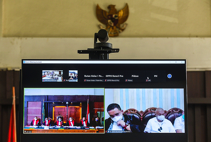 Sidang perdana mantan Gubernur Sumsel Alex Noerdin terkait kasus dugaan tindak pidana korupsi.