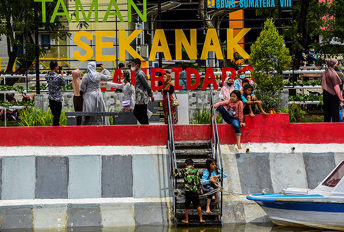 Abaikan protokol kesehatan tidak menjaga jarak dan menimbulkan kerumunan di hari pertama, Festival Sungai Sekanak Lambidaro dihentikan, Minggu (6/2/2022).