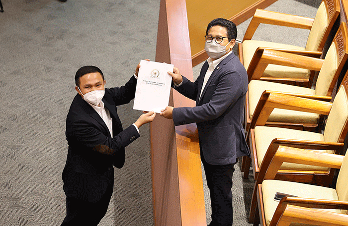 Rapat paripurna ke-14 masa persidangan III tahun sidang 2021-2022 di Gedung Nusantara II, Kompleks Parlemen Senayan, Jakarta, Selasa (8/2/2022).