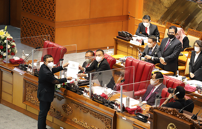 Rapat paripurna ke-14 masa persidangan III tahun sidang 2021-2022 di Gedung Nusantara II, Kompleks Parlemen Senayan, Jakarta, Selasa (8/2/2022).