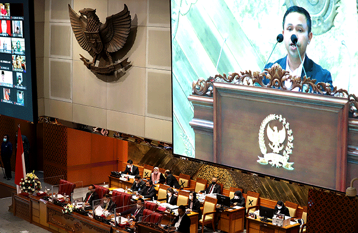 Rapat paripurna ke-14 masa persidangan III tahun sidang 2021-2022 di Gedung Nusantara II, Kompleks Parlemen Senayan, Jakarta, Selasa (8/2/2022).