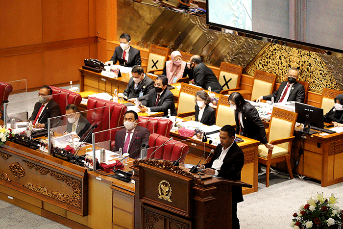 Rapat paripurna ke-14 masa persidangan III tahun sidang 2021-2022 di Gedung Nusantara II, Kompleks Parlemen Senayan, Jakarta, Selasa (8/2/2022).
