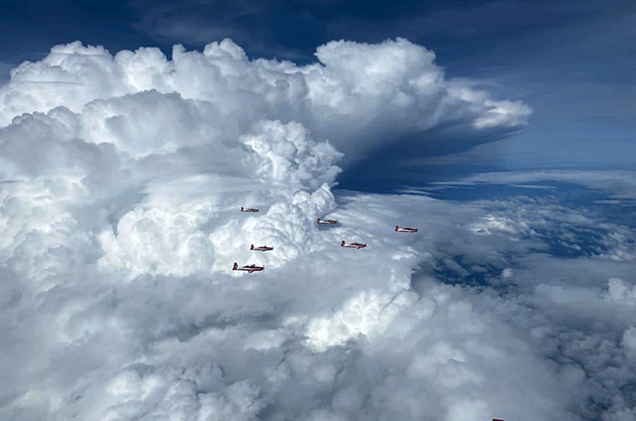 Tujuh pesawat Jupiter Aerobatic Team (JAT) TNI AU, yang akan tampil pada Singapore Air Show (SAS) 2022, tiba di Lanud Hang Nadiem, Batam, Rabu (9/2/2022).