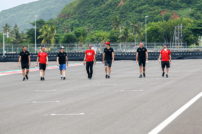 Suasana jelang tes Pramusim MotoGP di Sirkuit Mandalika, Lombok Tengah, NTB, Kamis (10/2/2022).