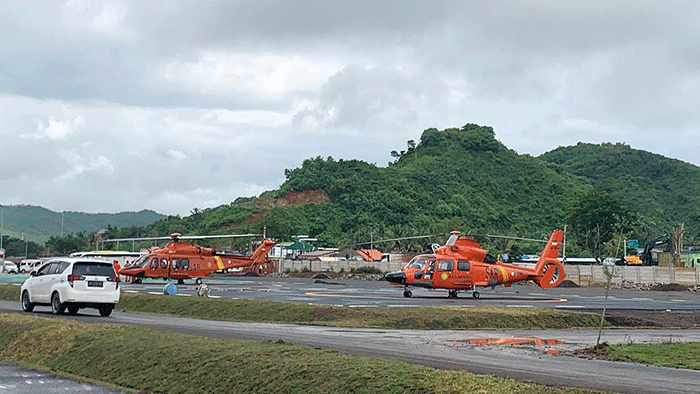Ketiga helikopter sudah terlihat parkir di area luar sirkuit.