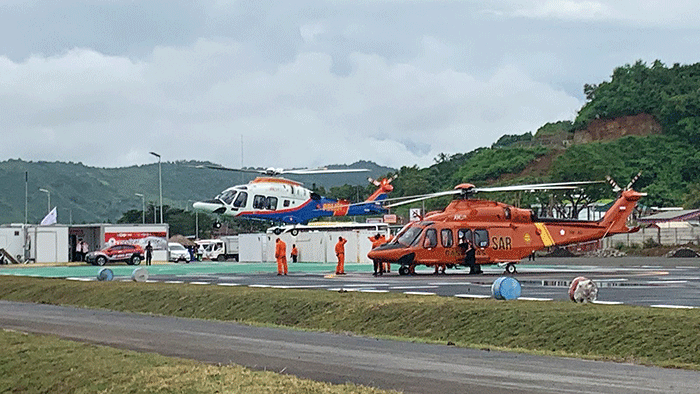 Ketiga helikopter sudah terlihat parkir di area luar sirkuit.