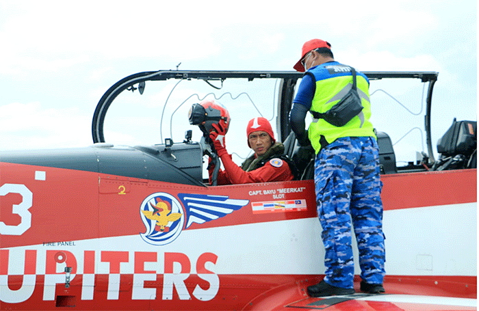Menjelang tampil sebagai duta bangsa pada ajang internasional Singapore Air Show (SAS) 2022, Jupiter Aerobatic Team (JAT) mulai menjalani sesi latihan.