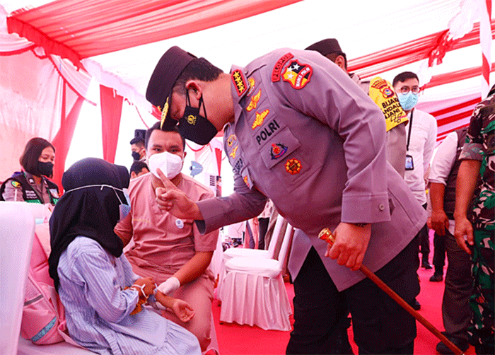 Kapolri Jenderal Listyo Sigit Prabowo meninjau secara langsung pelaksanaan akselerasi vaksinasi di Rumah Sakit (RS) Mandalika.