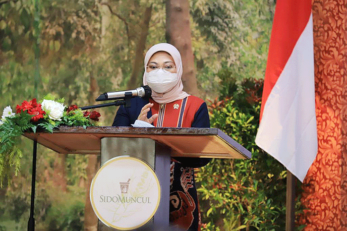 Dalam rangka memperingati rangkaian Bulan K3 Nasional tahun 2022, Menteri Ketenagakerjaan Ida Fauziyah, meninjau penyelenggaraan kegiatan pemeriksaan IVA.