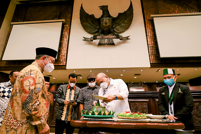 Ketua DPD RI AA LaNyalla Mahmud Mattalitti menghadiri Milad ke-75 Himpunan Mahasiswa Islam (HMI) dengan memotong tumpeng di Jakarta, Sabtu (12/2/2022).