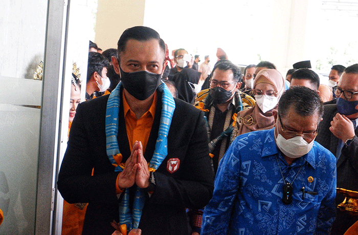 Direktur Eksekutif The Yudhoyono Institut, Agus Harimurti Yudhoyono (AHY) menghadiri kuliah umum di Universitas Negeri Makassar (UNM), Rabu (16/2/2022).