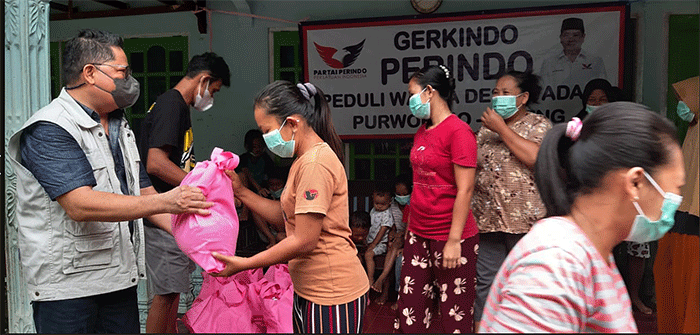 Partai Persatuan Indonesia melalui Organisasi Sayap Gerkindo mengunjungi Desa Wadas, Purworejo, Jawa Tengah, dan membagikan bantuan kepada warga.