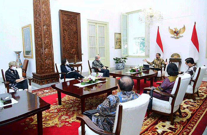 Presiden Joko Widodo menerima sejumlah pimpinan Bank Dunia di Istana Merdeka, Jakarta, Rabu (16/2/2022).