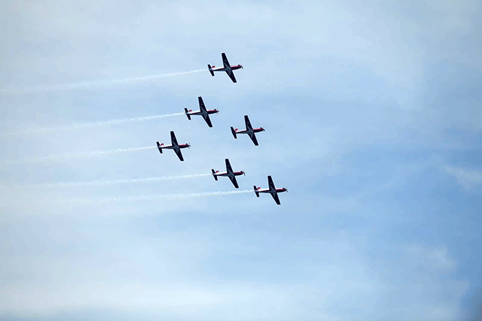 Hari terakhir Singapore Air Show (SAS), Jupiter Aerobatic Team (JAT) tampil makin memukau.