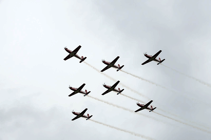 Hari terakhir Singapore Air Show (SAS), Jupiter Aerobatic Team (JAT) tampil makin memukau.