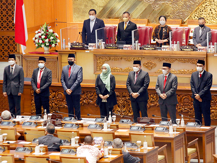 Rapat Paripurna DPR ke-16 Masa Persidangan III Tahun 2021-2022 di Kompleks Parlemen, Jakarta, Jumat (18/2/2022).
