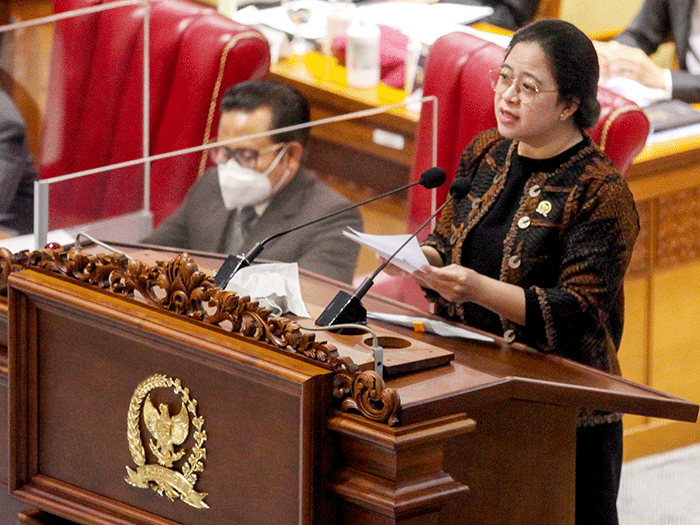 Rapat Paripurna DPR ke-16 Masa Persidangan III Tahun 2021-2022 di Kompleks Parlemen, Jakarta, Jumat (18/2/2022).