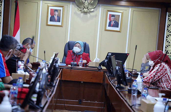 Menteri Ketenagakerjaan Ida Fauziyah, kembali melakukan dialog dengan sejumlah pimpinan serikat pekerja/serikat buruh.