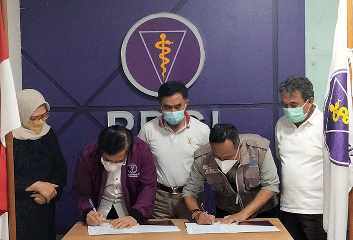 Penandatanganan kerjasama pembangunan Huntara Semeru dengan Indonesia Care di Graha PDGI, Utan Kayu, Jakarta Timur, Jumat (18/2/2021).