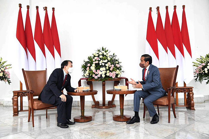 Presiden Joko Widodo menerima kunjungan pimpinan Asian Development Bank (ADB) di Istana Kepresidenan Bogor, pada Jumat, 18 Februari 2022.