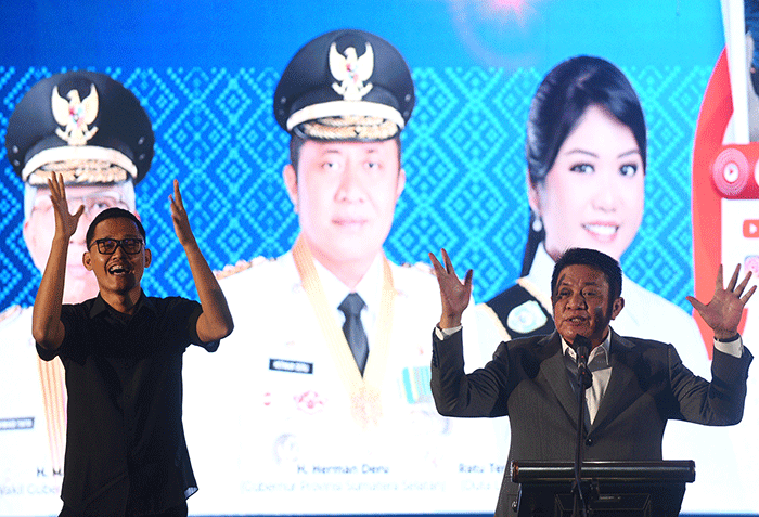 Gubernur Sumsel Herman Deru bersama Duta Literasi Sumsel Ratu Tenny Leriva meluncurkan Gerakan Literasi Bahasa Isyarat, Minggu (20/2/2022).