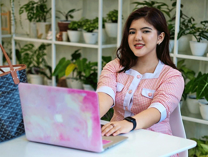 Top 12 Puteri Kebudayaan Indonesia 2020 Cintya Amanda Labetta menerbitkan sebuah buku puisi berjudul “Life Upon a Poem”.