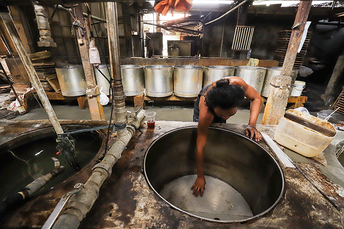 Suasana tanpa aktivitas produksi pada salah satu pabrik tempe dan tahu di kawasan Duren Tiga, Jakarta Selatan, Senin (21/2/2022).