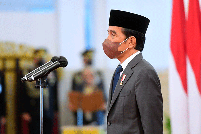 Presiden Joko Widodo melantik Gubernur Lemhannas Republik Indonesia dan Kepala Badan Pangan Nasional di Istana Negara, Jakarta.
