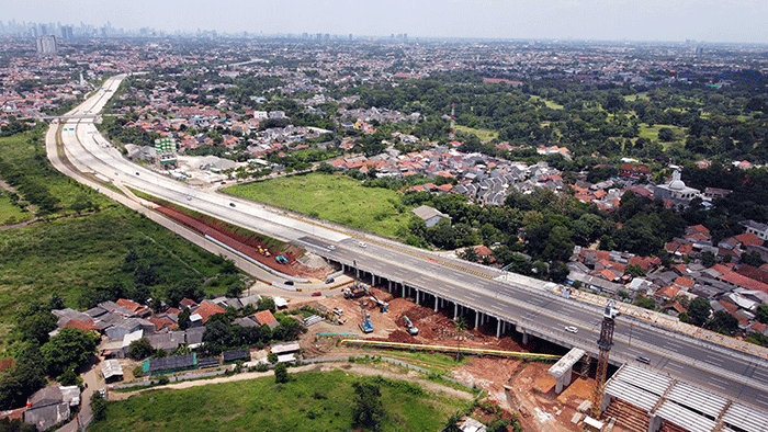 Foto drone area pembangunan simpang susun krukut di kawasan tol desari, Depok, Jawa Barat, Selasa (22/2/2022).