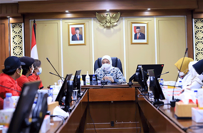 Menteri Ketenagakerjaan Ida Fauziyah, menerima audiensi Pengurus Pusat Konfederasi Kongres Aliansi Serikat Buruh Indonesia (KASBI).