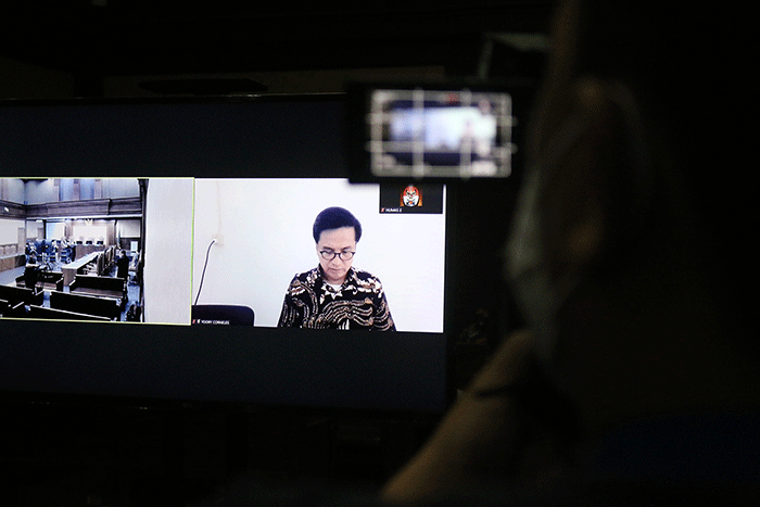 Terdakwa mantan Direktur Utama Perusahaan Umum Daerah (Perumda) Pembangunan Sarana Jaya Yoory C Pinontoan menjalani sidang putusan secara online/virtual.