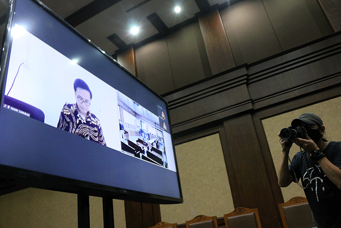 Terdakwa mantan Direktur Utama Perusahaan Umum Daerah (Perumda) Pembangunan Sarana Jaya Yoory C Pinontoan menjalani sidang putusan secara online/virtual.