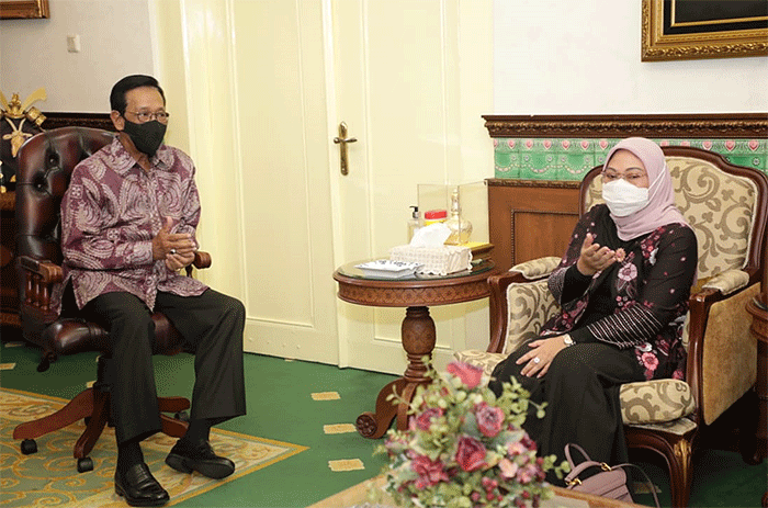 Dalam rangka persiapan perhelatan G20, Menteri Ketenagakerjaan Ida Fauziyah, menemui Gubernur Daerah Istimewa Yogyakarta, Sri Sultan Hamengkubuwono (HB) X.