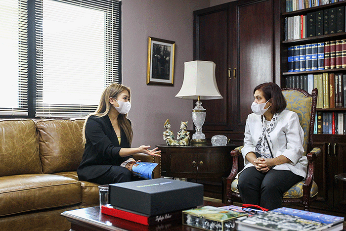 Managing Director Vision+ dan Executive Producer Vision Pictures, Clarissa Tanoesoedibjo berfoto dengan Dubes Turki untuk Indonesia, Prof. Dr. Aşkın Asan.