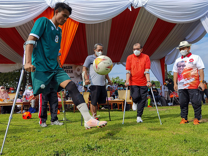 Pertandingan persahabatan antara Fraksi PKS DPR RI melawan Tim Nasional Garuda Sepak Bola Amputasi Indonesia.