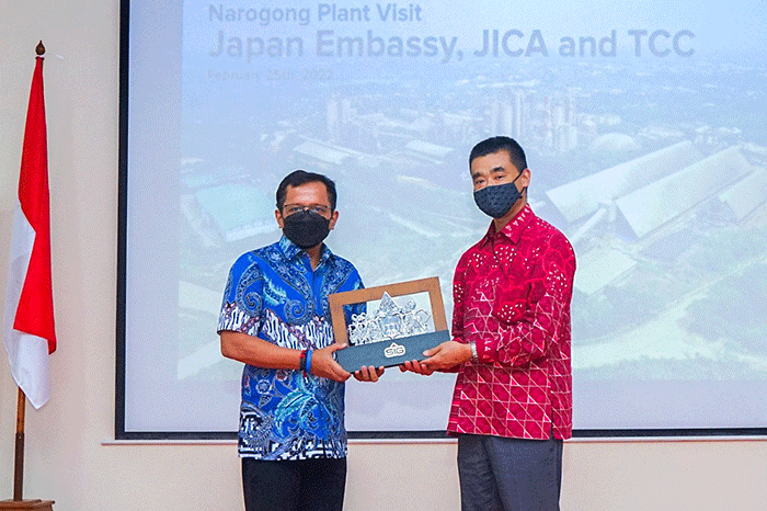 Kedubes Jepang di Indonesia berkunjung di SBI Pabrik Narogong, Bogor, Jawa Barat.