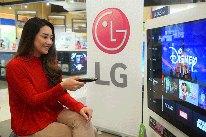 Perusahaan elektronik asal Korea Selatan ini baru saja mengumumkan resminya ketersediaan Disney+ Hotstar di berbagai jajaran smart TV-nya. 