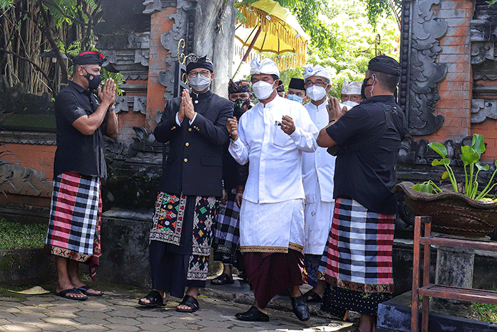 Gubernur DKI Jakarta Anies Baswedan menghadiri Tawur Agung di Pura Aditya Jaya, Rawamangun, Jakarta Timur, Rabu (2/3/2022).