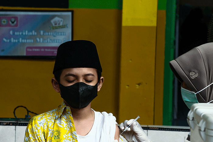 Ratusan murid SD Muhammadiyah 14 usia 6-11 tahun Palembang mengikuti vaksinasi Covid-19, Rabu (2/3/2022).