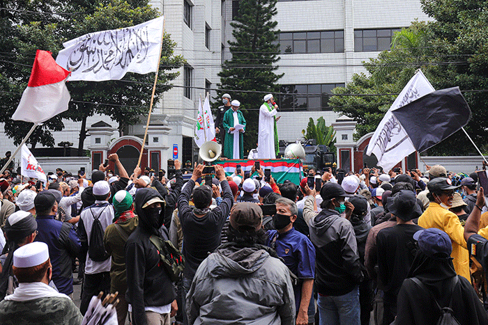 Massa berunjuk rasa di depan Gedung Kementerian Agama, Jakarta Pusat, Jumat (4/3/2022).