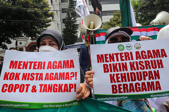 Massa berunjuk rasa di depan Gedung Kementerian Agama, Jakarta Pusat, Jumat (4/3/2022).