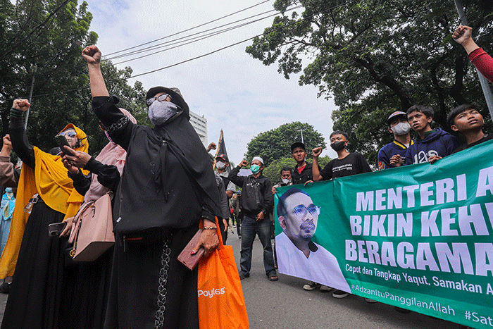 Massa berunjuk rasa di depan Gedung Kementerian Agama, Jakarta Pusat, Jumat (4/3/2022).
