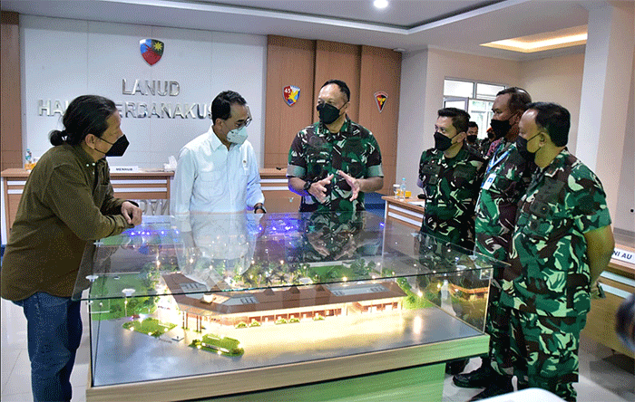 Kasau Marsekal TNI Fadjar Prasetyo, mendampingi Menteri Perhubungan Budi Karya Sumadi meninjau revitalisasi Lanud Halim Perdanakusuma, Jakarta.