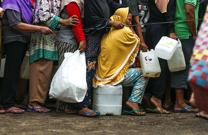 Sebanyak 22 ton minyak goreng kemasan dan curah dijual Dinas Perdagangan Sumsel bekerjasama dengan pihak terkait pada operasi pasar minyak goreng.