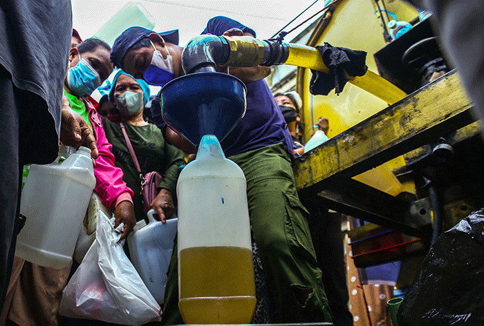 Sebanyak 22 ton minyak goreng kemasan dan curah dijual Dinas Perdagangan Sumsel bekerjasama dengan pihak terkait pada operasi pasar minyak goreng.