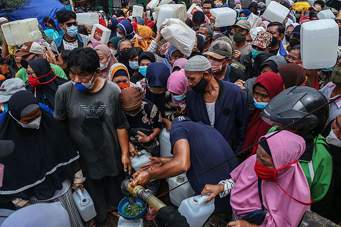 Sebanyak 22 ton minyak goreng kemasan dan curah dijual Dinas Perdagangan Sumsel bekerjasama dengan pihak terkait pada operasi pasar minyak goreng.