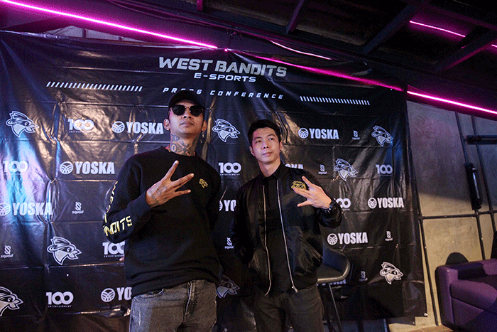 CEO West Bandits e-Sports Davin Matthew Wahidin bersama Presiden West Bandits e-Sports Young Lex saat memberikan keterangan kepada sejumlah wartawan.